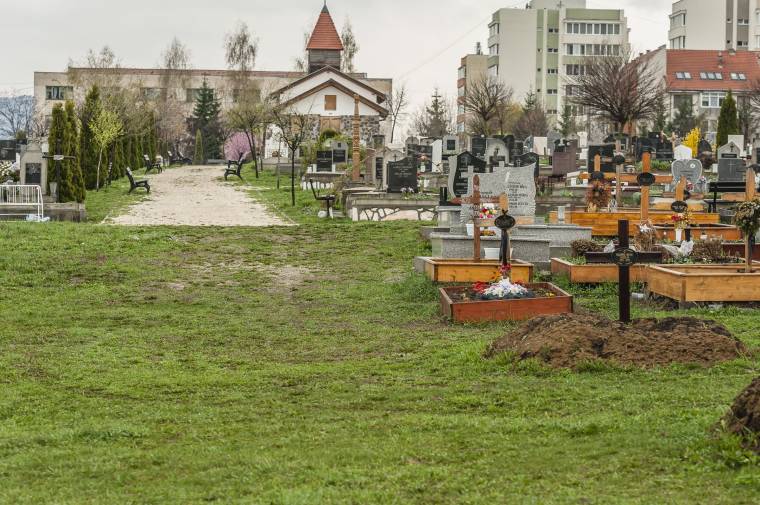 Lakótelepi temetőrendezés több szakaszban