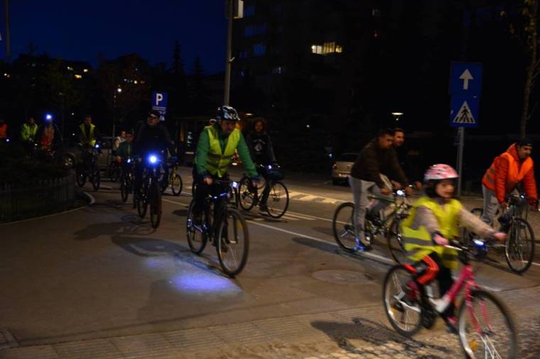 Az éjszakában tekertek a csíkszeredaiak