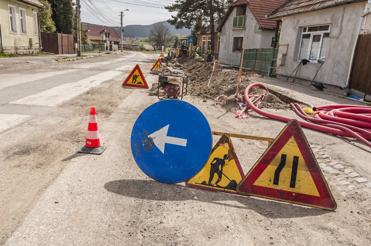 Kábelek a föld alá, majd kezdődhet a felújítás