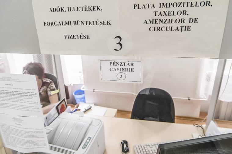 Engedtek a talárosok a kormánynak, még idén elbírálják az adóemelésekre vonatkozó kifogást