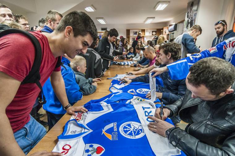 Dedikáltak a Sportklub játékosai