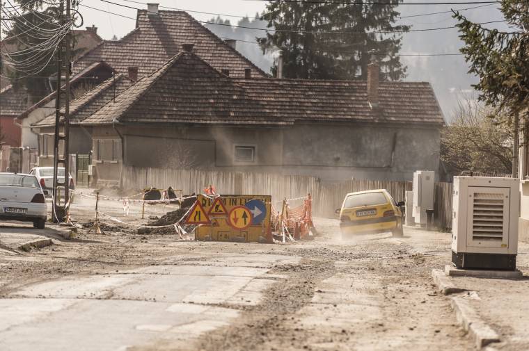 Tolódik az egyik csíkszeredai utca felújítása
