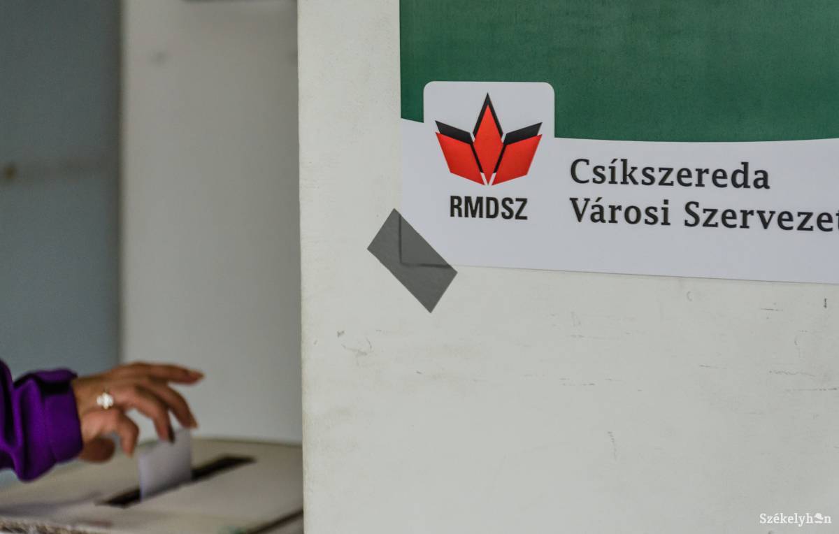 Csíkszeredában hosszú évtizedek hagyományát szakítja meg az RMDSZ városi szervezete •  Fotó: Gecse Noémi