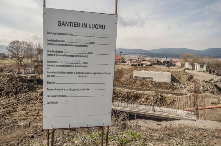 Ilyen munkatempó mellett a hídon még sokáig nem halad át járműforgalom
