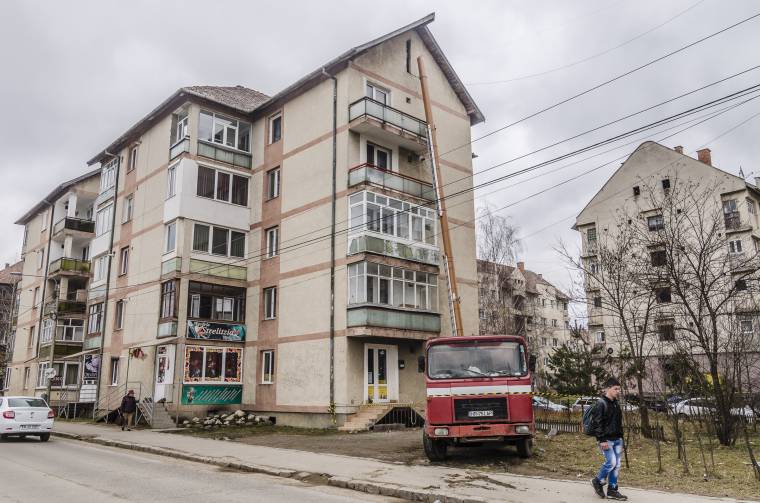 Csak sürgős javítgatásokat végeztetnek a lakószövetségek