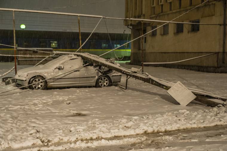 Károkat okoz a vizes hó Csíkszeredában