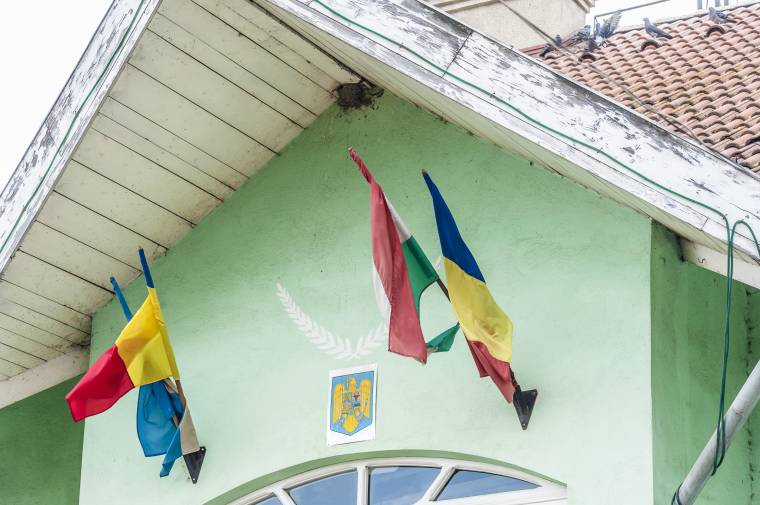 Nem veszi le a községházáról a magyar zászlót Csíkmadaras polgármestere