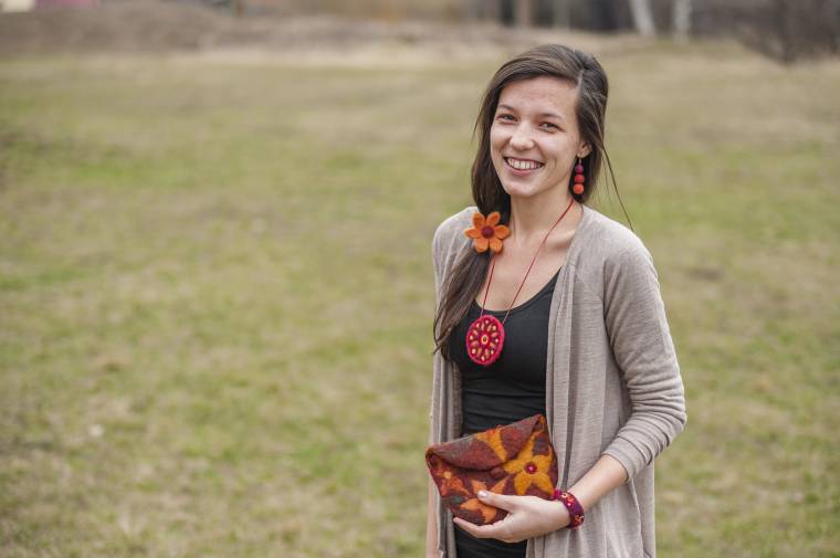 Önkifejezés nemezeléssel