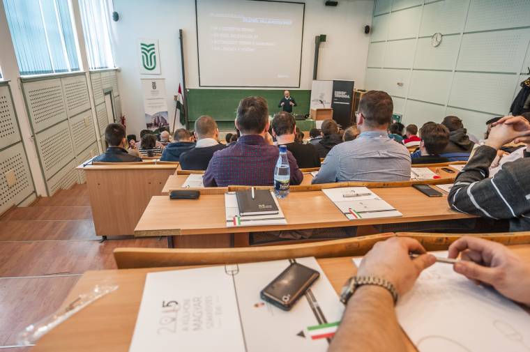 Fiatal vállalkozók támogatásáról beszéltek a Sapientián