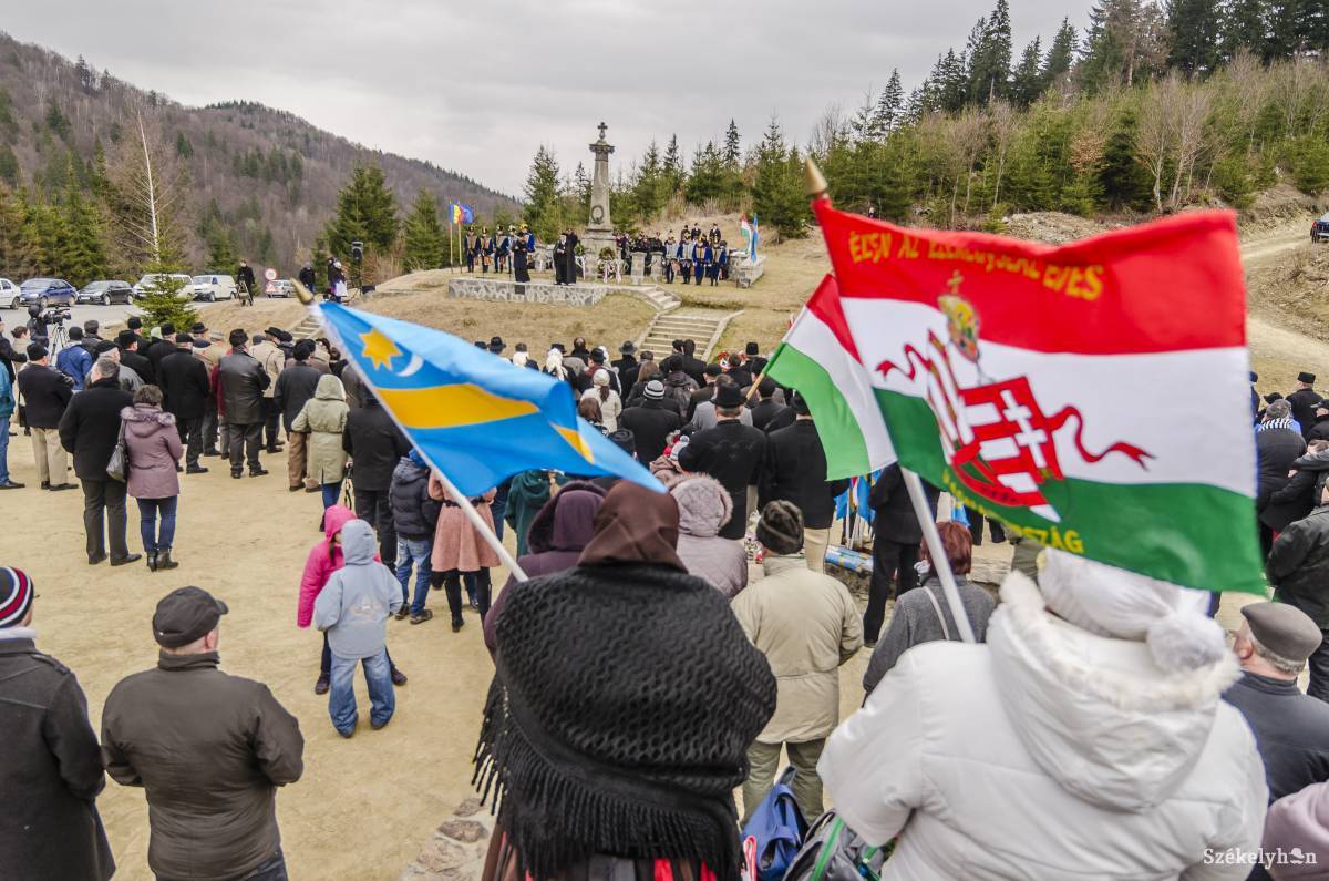 Nyergestetőn is összegyűlnek a megemlékezők &bullet;  Fotó: Veres Nándor