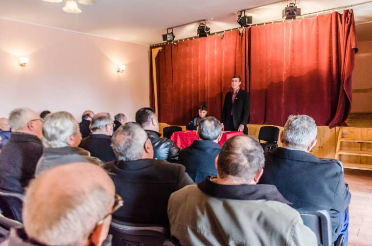 Ahol a falugyűlés férfimunka