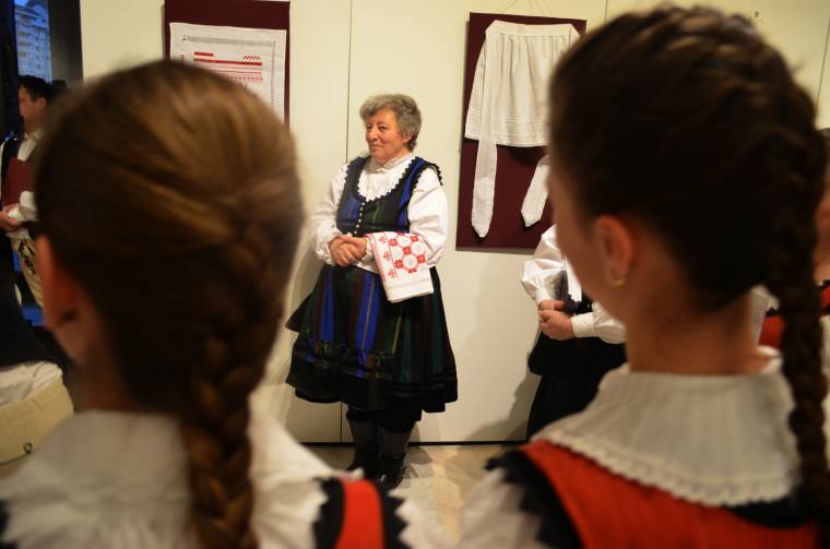 Népviselet-gyűjteményes kötetet mutattak be