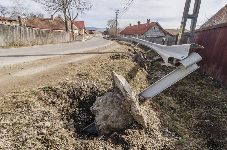 Betömik a megyei utak kátyúit