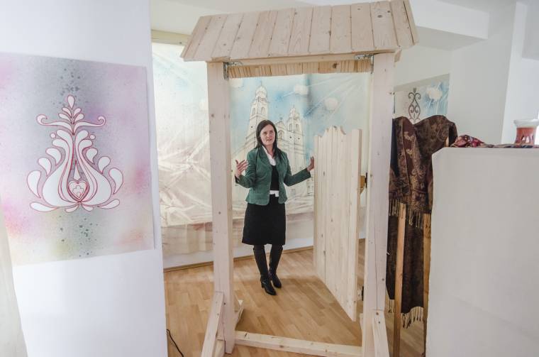 Interaktív kiállítással segítenek átlépni a kapun