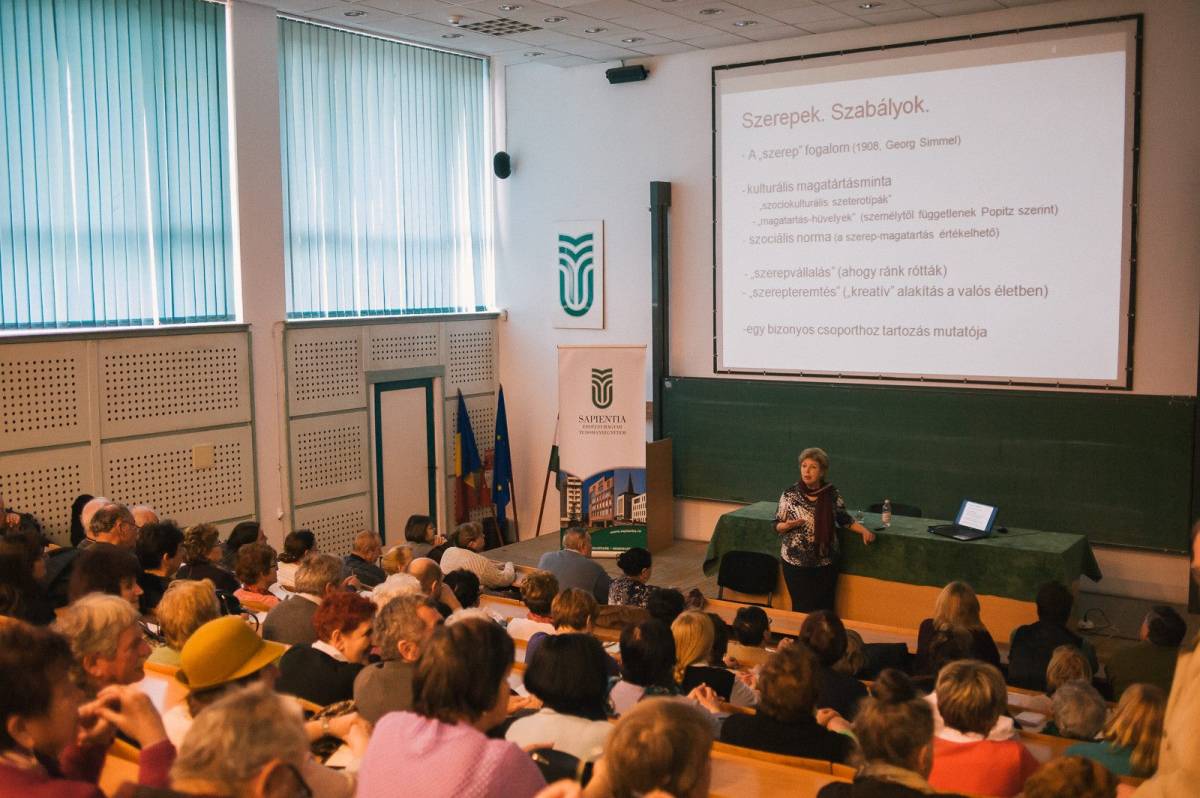 Jótékonykodhattak az Ezüst Akadémia résztvevői 