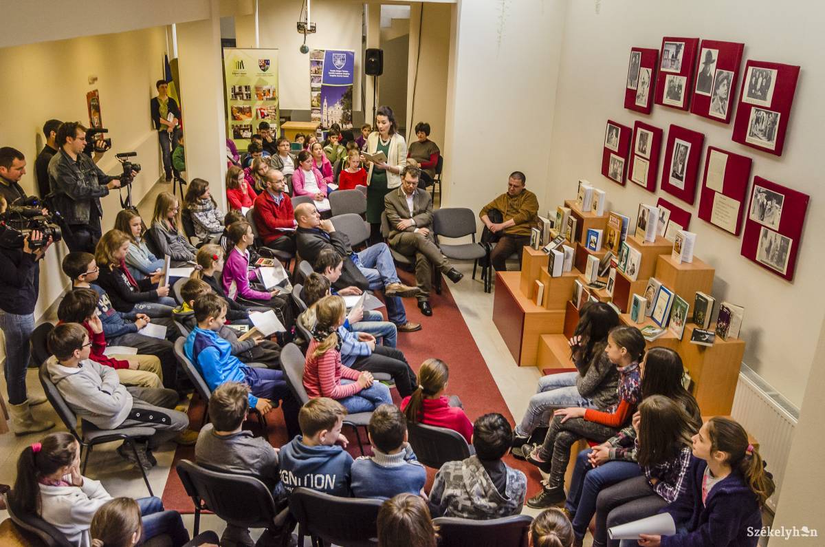 Nagyszerű kezdeményezésnek bizonyult a felolvasómaraton. Archív • Fotó: Veres Nándor