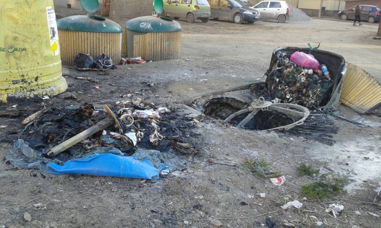 Szeméttárolók égtek el petárdázás miatt