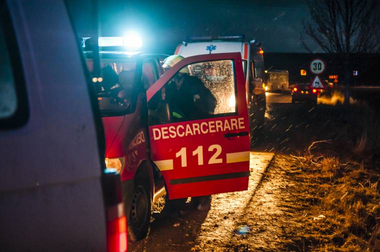 Gyorshajtás miatt sodródott az útról a mezőre