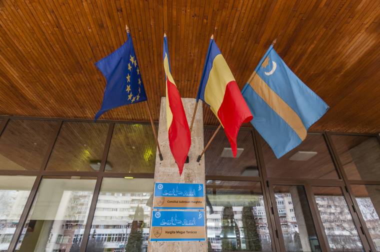 Jogerős: zászlópert vesztett a Hargita Megyei Tanács