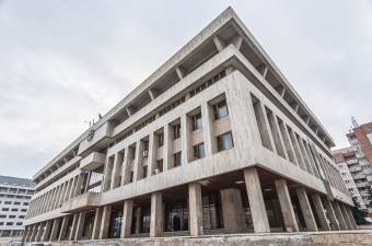 Borboly máshol csökkentené a bürokráciát