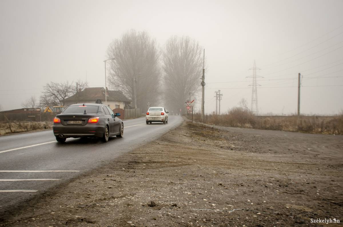 A Rét utcai kereszteződés. Itt is körforgalmat kell kialakítani •  Fotó: Gecse Noémi