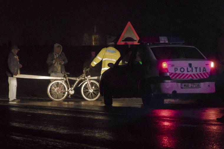 Belehalt sérüléseibe az elgázolt csicsói kerékpáros