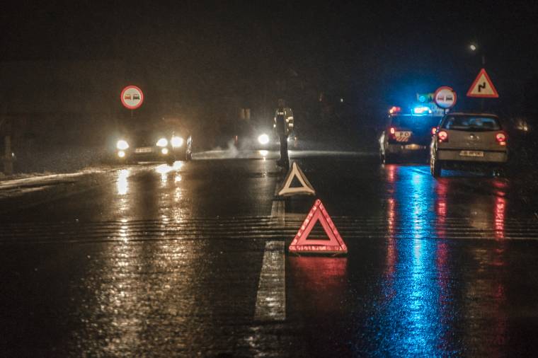 Embert és őzsutát gázoltak el