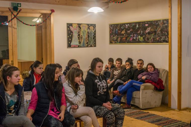 Egymást ajándékozzák meg a csíkszentsimoni Böjte atya-ház lakói