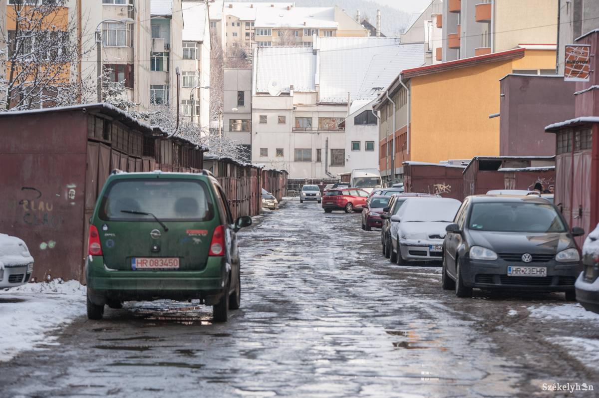 Tanulmány készül a csíkszeredai lakóövezet felújításáról •  Fotó: Gecse Noémi