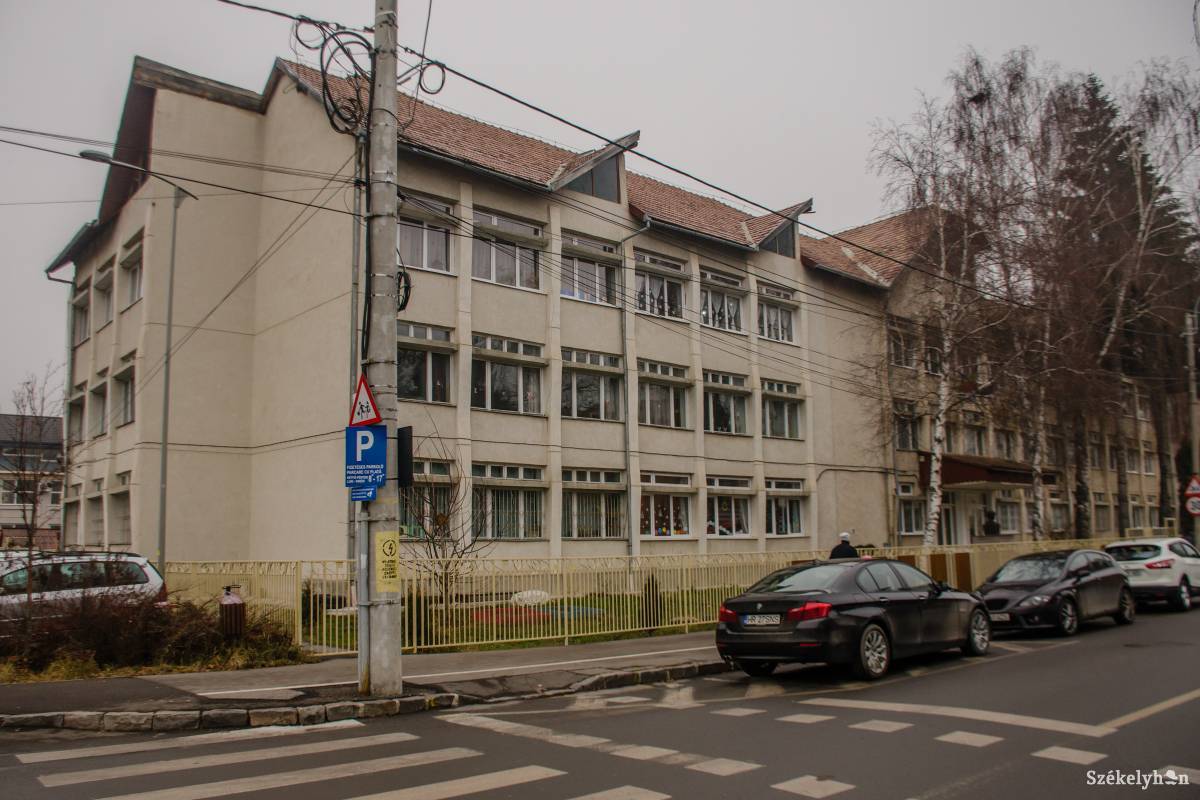 A Liviu Rebreanu Általános Iskola •  Fotó: Sándor Csilla