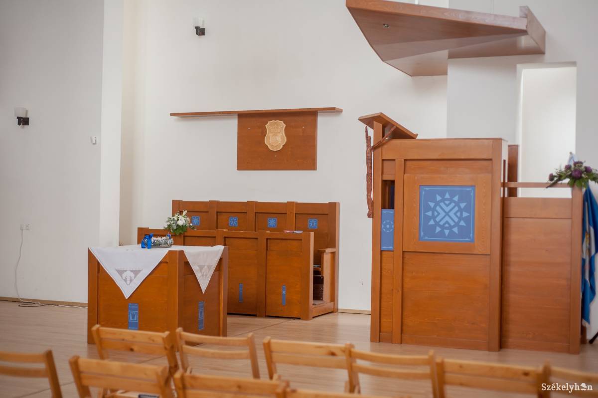 A csíkszeredai unitárius templom belső tere. Vasárnap 11 órára minden felekezet híveit várják •  Fotó: Gecse Noémi