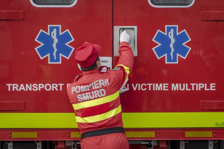 Vonattal ütközött egy teherautó, meghalt a sofőr