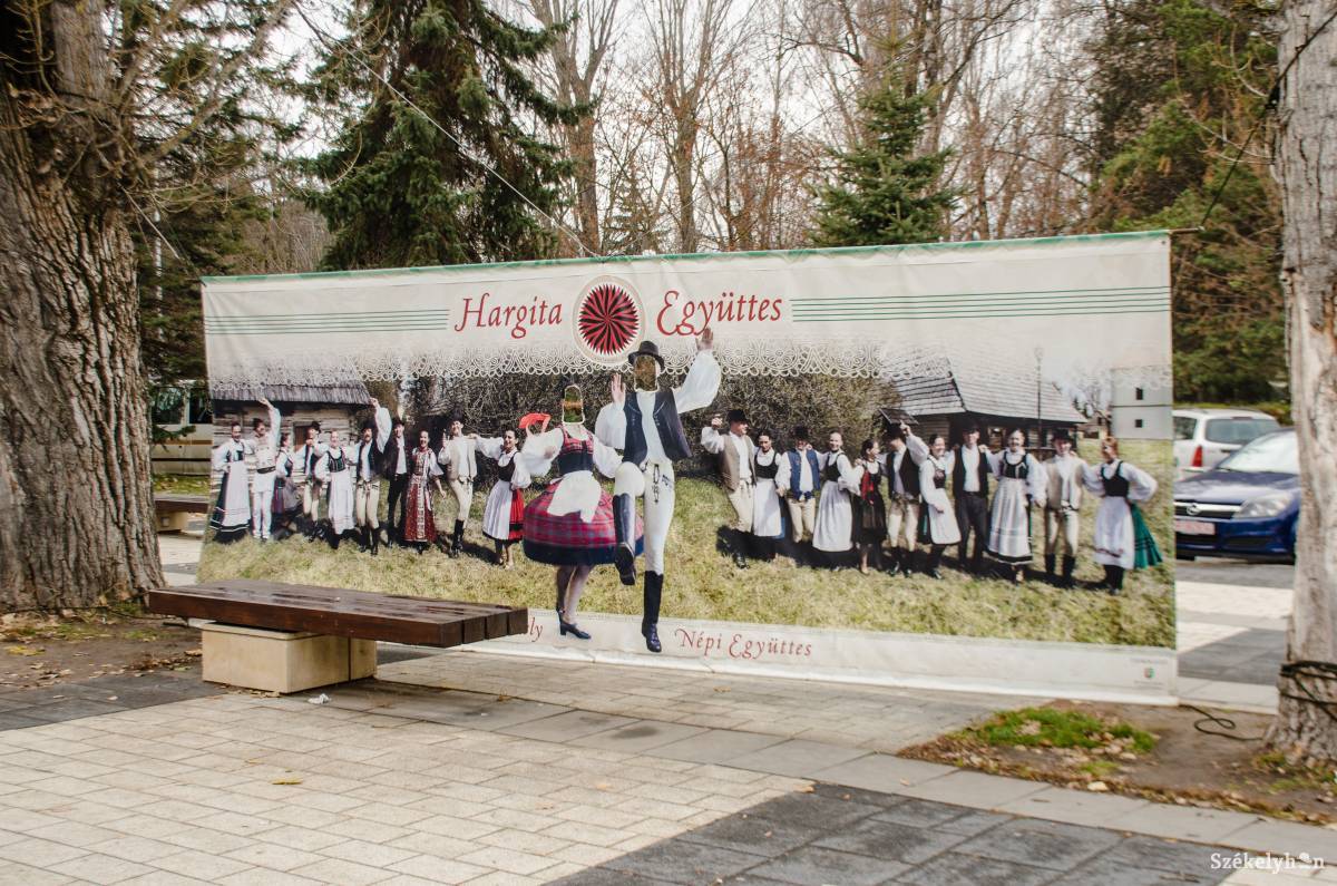 Molinó Csíkszereda központjában. Kevés a mosolygó táncos •  Fotó: Gecse Noémi