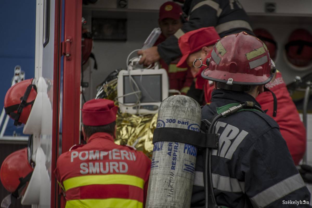 Kórházba vitte egy SMURD-egység a fiút, miután kimentették a vízből a tűzoltók. Illusztráció •  Fotó: Pinti Attila
