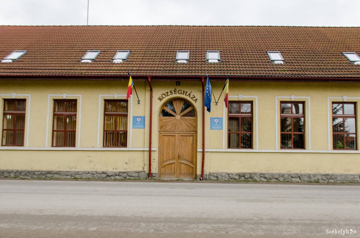 A csíkszentsimoni önkormányzat tavaly négy személyt alkalmazott. Nincs már betöltetlen állásuk • Fotó: Gecse Noémi