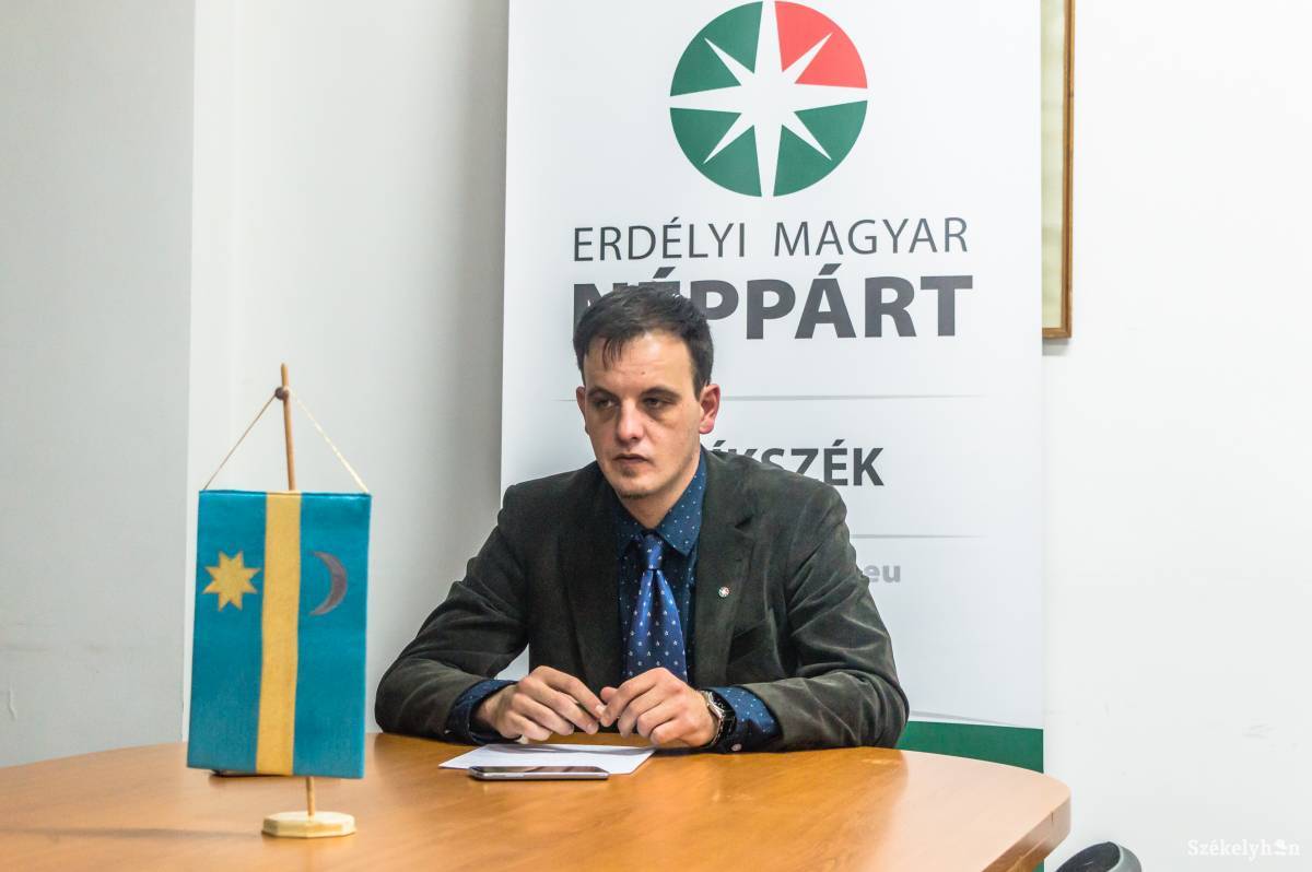Tízezer lejt kell Tőke Ervinnek kifizetnie a székely zászló közterületen való felvonásáért •  Fotó: Sándor Csilla