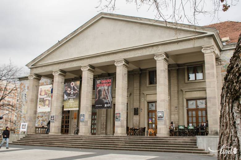 Egy hatvanas években épült művelődési házból lett a Csíki Játékszín otthona •  Fotó: Gecse Noémi