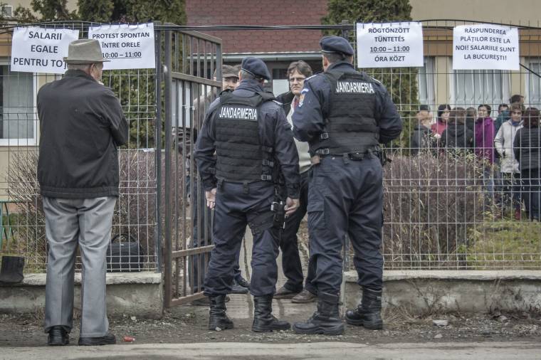 Pénteken is tiltakoztak az APIA-sok, szerdára igazi nagy tüntetést terveznek