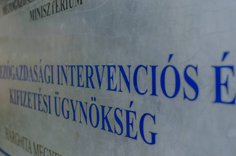 Már nem sokáig lehet láttamoztatni az életjáradék-könyvecskéket