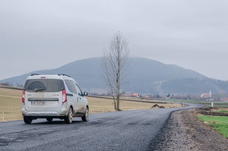 Megyei utakat újíthatnak fel