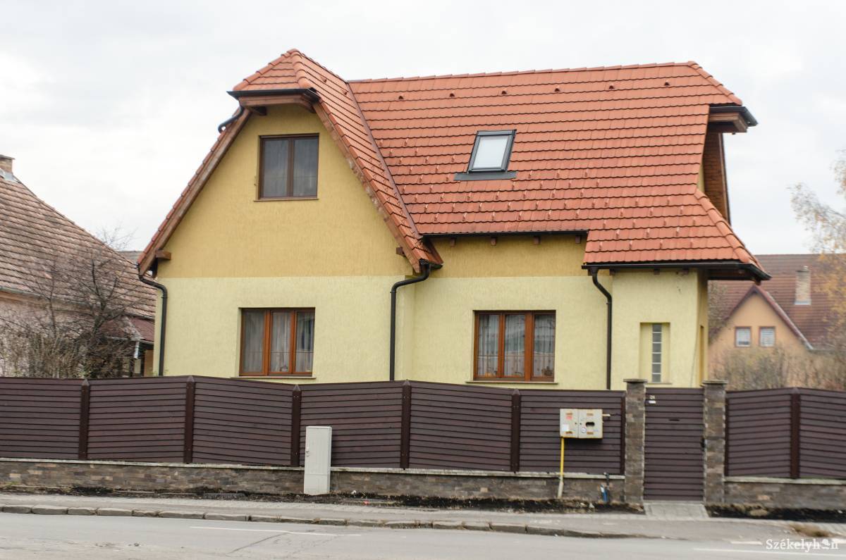 Ebben a csíksomlyói házban töltötte ifjúkorát Fodor Sándor, Csipike megalkotója •  Fotó: Gecse Noémi