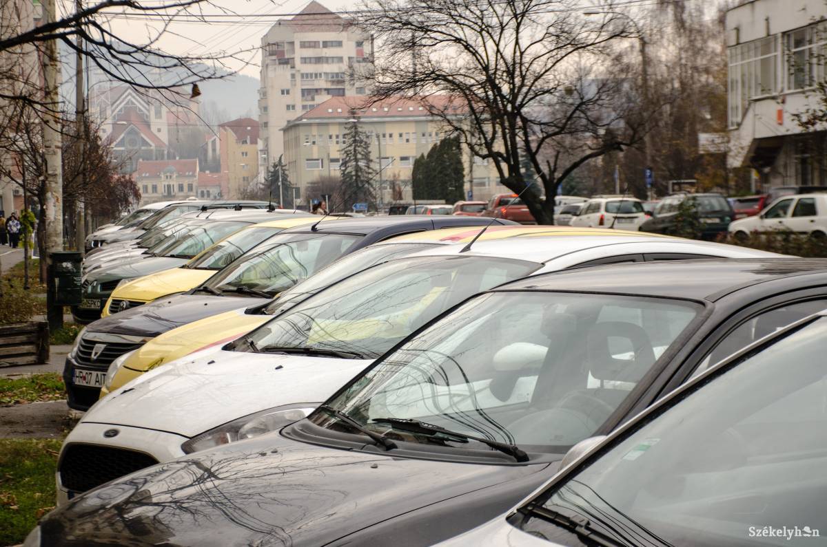 Az országban forgalomba írt járművek átlagéletkora a 10,5 évről 13,5 évre nőtt. •  Fotó: Gecse Noémi