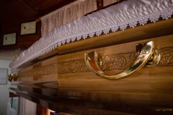 Megszavazva: az állam köteles fedezni a külföldön elhunyt román állampolgárok hazaszállításának költségeit