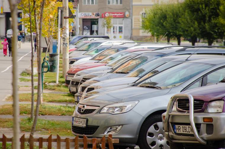 A harmadik negyedévben 32 százalékkal több autót írattak forgalomba a tavalyhoz képest