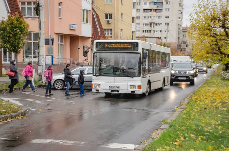 Sokan elégedetlenek a tömegközlekedési viszonyokkal Csíkban