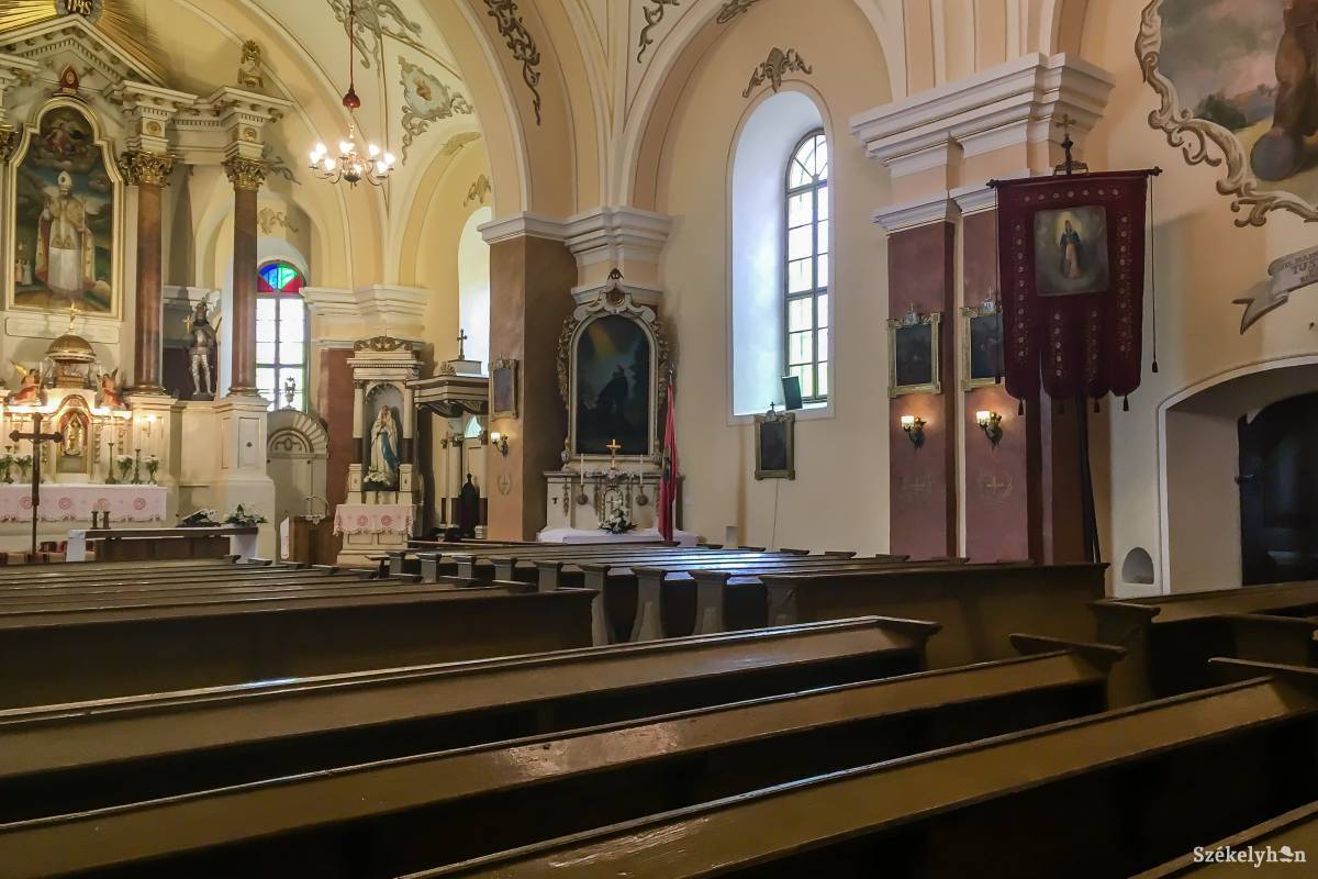 A templom hatékonyabb kifűtése érdekében is fontos a nyílászárók cseréje •  Fotó: Sándor Csilla