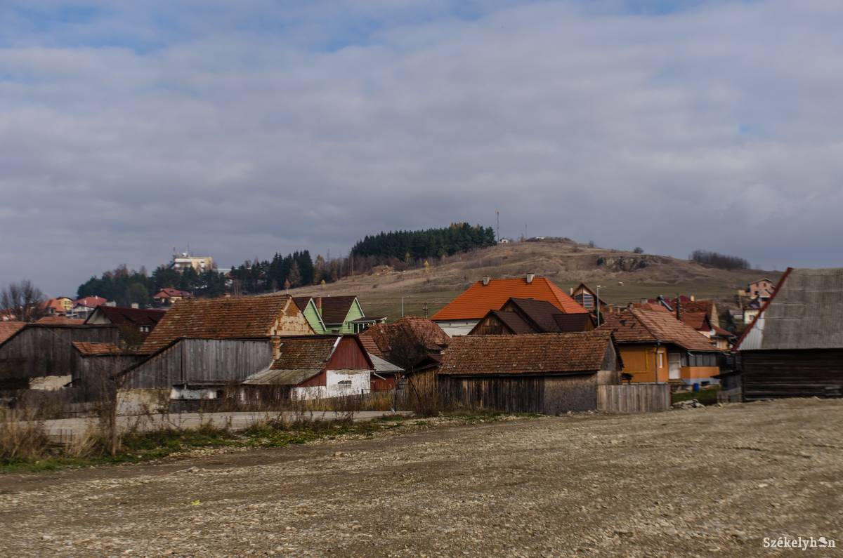 A Zsögöd utcával kötnék össze a Nagy Laji dombját •  Fotó: Sándor Csilla
