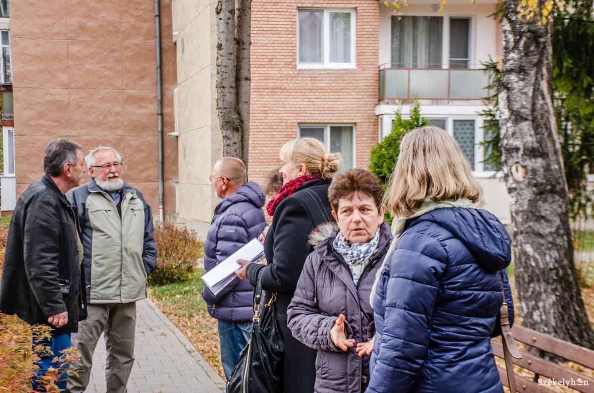 A háziorvosokkal tartottak a különböző krónikus betegeket, a kismamákat és a gyermekmentő egyesületeket tömörítő szervezetek képviselői is •  Fotó: Sándor Csilla