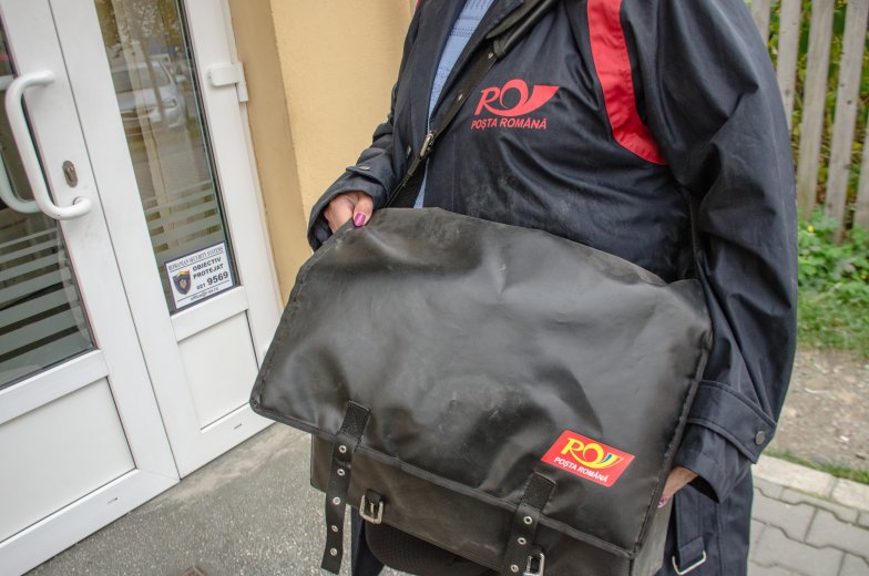 A posta számára terhet jelent a nyugdíjak kézbesítése, megszabadulna tőle