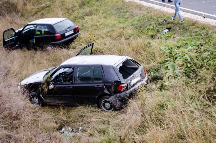 Előző autó ütközött a letérőnek